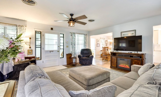 Mount Dora House | Mount Dora Tropical Escape: Steps to Lake Gertrude