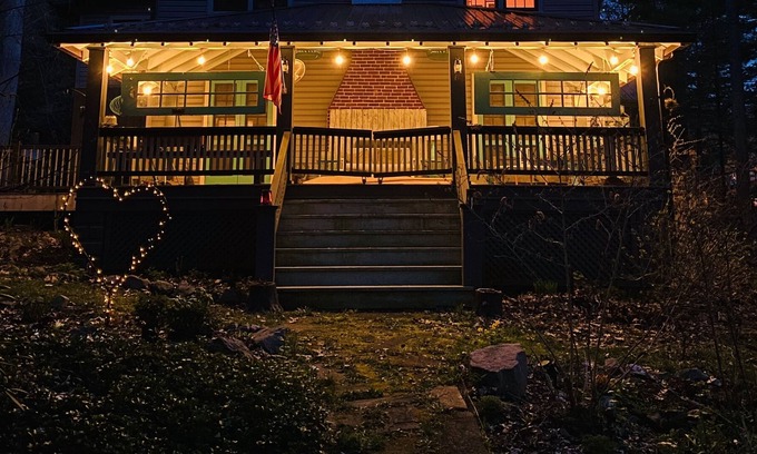 Mount Gretna Heights House | Mount Gretna House next to hiking trails