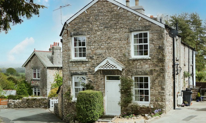 Lindale Cottage | MOUNT PLEASANT COTTAGE, character holiday cottage in Lindale