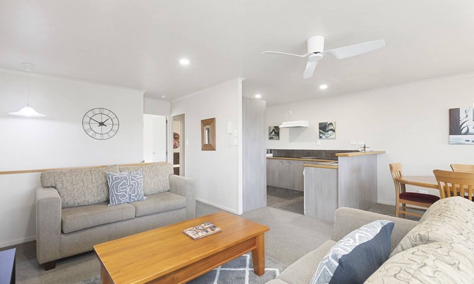 Mount Maunganui Cottage | Mount Sunset - Mt Maunganui Townhouse