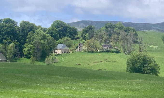 Besse-et-Saint-Anastaise House | Mountain house for rent in a private estate - sleeps 6