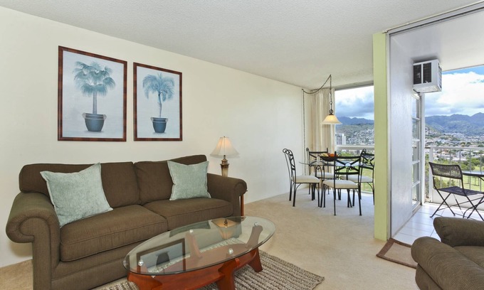 Waikiki Condo | Mountain and Golf Course Views! Washer/dryer, A/C, FREE Wi-Fi and Parking!