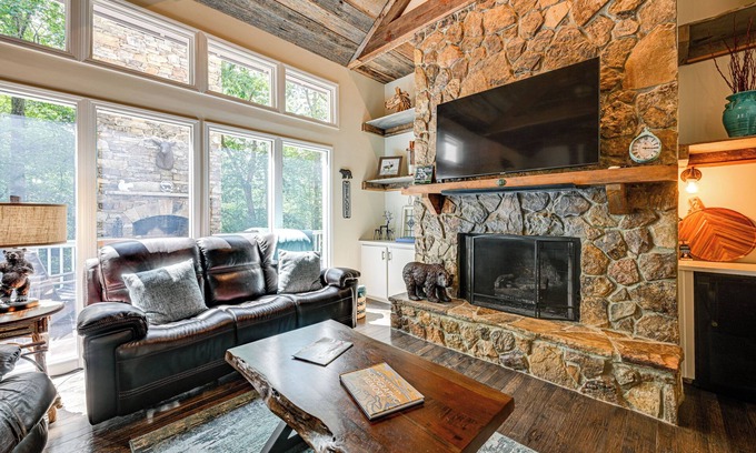 Sapphire House | ‘Mountain Bearadise’ Home w/Stunning Views