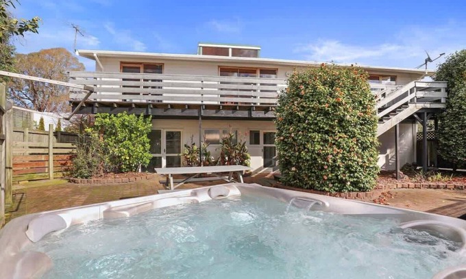Springfield House | Mountain Bike Retreat | Top Location with Spa Pool