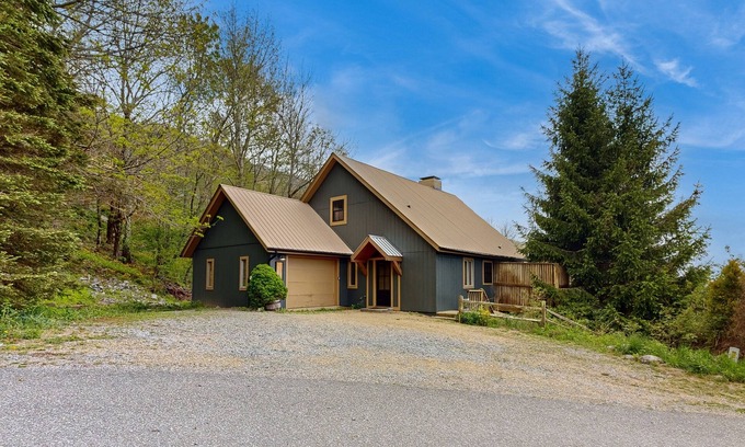 Seven Devils Ski Chalet | Mountain Bliss: Secluded Chalet with mountain views, Seven Devils, NC
