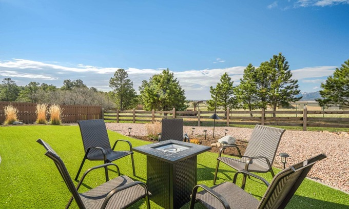 Woodmoor Villa | Mountain Breeze! Fire Pit, Air Hockey & Views!
