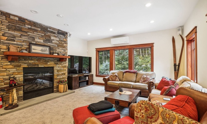 Killington Ski Chalet | Mountain Brook Lodge a spectacular house with amazing stone work and A/C 6 miles from Killington Resort