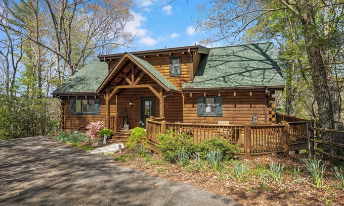 Ferguson Cabin | Mountain Cabin,Fireplace, Pet-Friendly,Grill,Deck