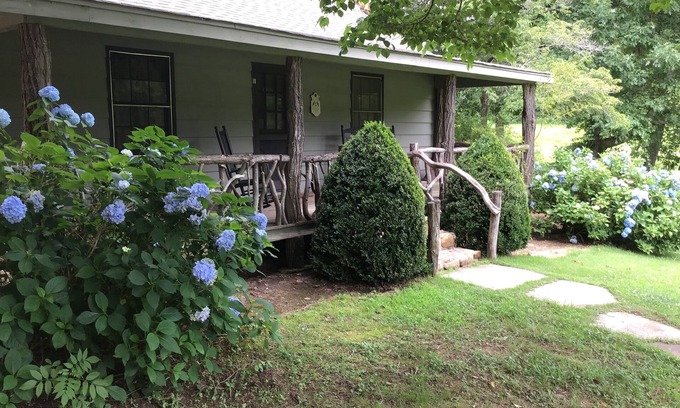 Clarkesville Cabin | Mountain cabin on beautiful trout stream near Soque River