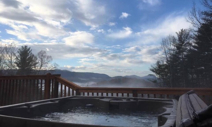 Ferguson Cabin | Mountain Cabin,Pet-Friendly,Views,HotTub,Deck,WiFi