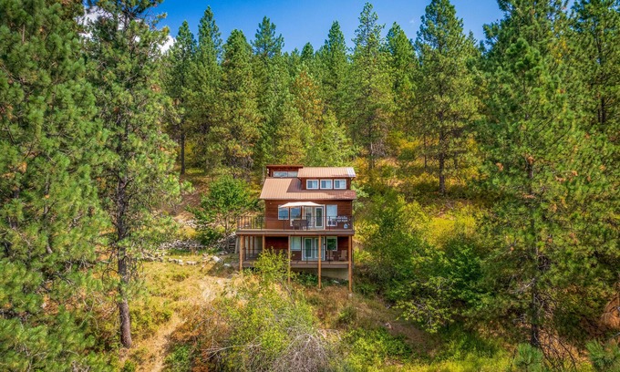 Sagle House | Mountain Cabin Surrounded by Wilderness