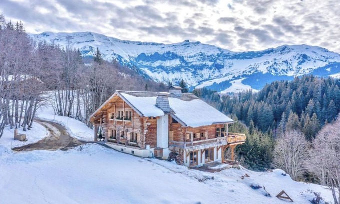 Le Planellet Ski Chalet | Mountain chalet for 12 people with 360° view of the Mont Blanc massif