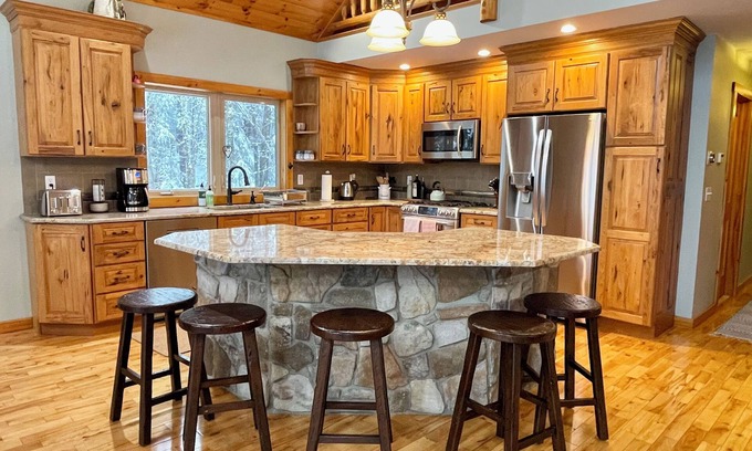 Hunter Ski Chalet | Mountain Chalet Retreat w HotTub. Minutes from Hunter, Windham, Tannersville.
