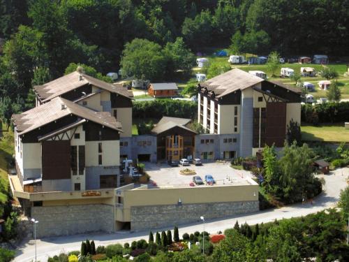Brides-les-Bains Apartment | Mountain Escape with Pool