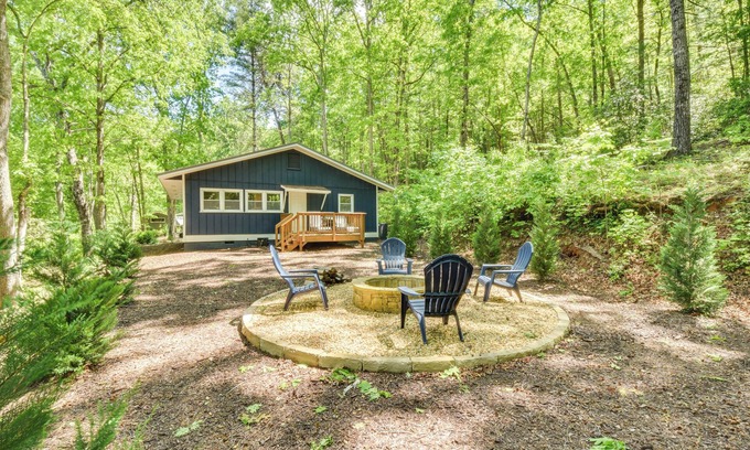 Clarkesville Cabin | Mountain Escape w/Gas Grill Near Lake Burton!