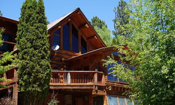 Hamilton House | Mountain Getaway Log Cabin