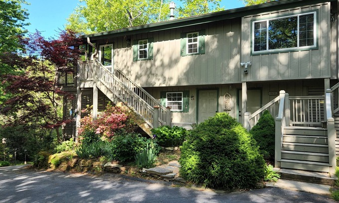 Lake Toxaway House | Mountain Getaway near Brevard and Cashiers, 4BR 3 Bath