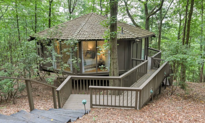 Big Canoe House | Mountain Getaway Nestled In The Foothills of The Blue Ridge Mountains.