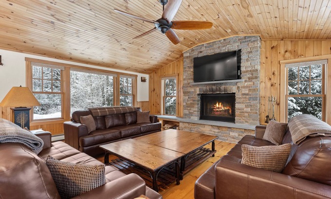 North Creek House | Mountain hideaway with ski lockers, wood fireplace, pool table, grill & W/D