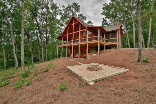 Mineral Bluff House | Mountain Hideaway with Hot Tub & Fire Pit