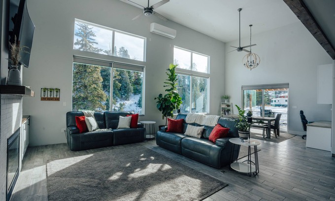 Summit Park House | Mountain home with beautiful view, Full Kitchen, Sleeps 10, Can walk to Woodward