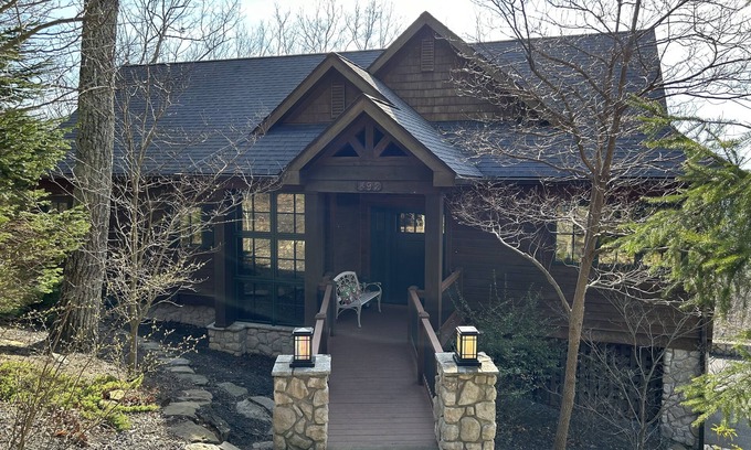 Caldwell House | Mountain Home with Beautiful Views, near Lewisburg/White Sulphur Springs, WV