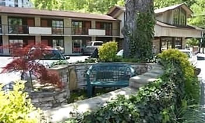 Gatlinburg Hotel | Mountain House Inn