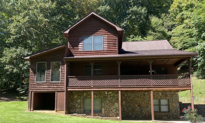 Warrensville Cabin | Mountain House minutes from West Jefferson