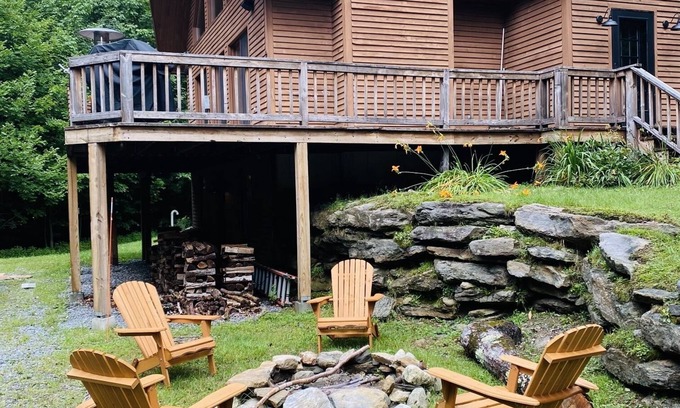 Wardsboro Cabin | Mountain House near Mount Snow & Stratton w/2 Fireplaces, Hot Tub & Sauna