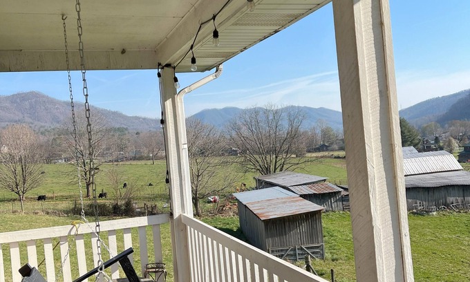 Hampton House | Mountain House near the Appalachian Trail, Watauga Lake, Bristol, & Johnson City