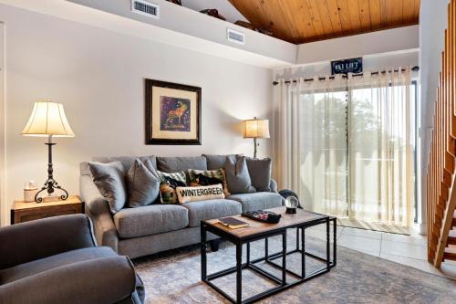Wintergreen House | Mountain Inn Lodge 86 with Wintergreen Advantage