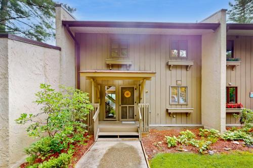 Sapphire Apartment | Mountain Lea Hideaway