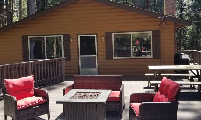 Glencoe Cabin | Mountain Life On Deck: Old School & Dog Friendly