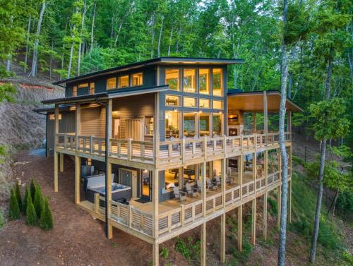 Morganton House | Mountain Majesty - Views Style & Relaxation