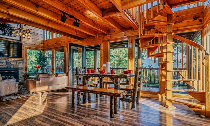 Gatlinburg - Pigeon Forge House | Mountain Majesty With Spectacular Views