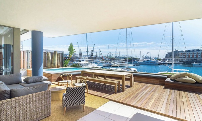 Victoria and Alfred Waterfront Hotel | Mountain Marina Luxury Apartments