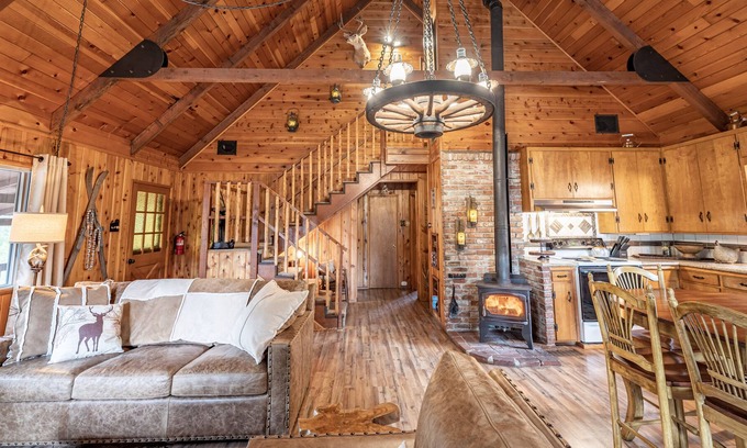 Oakhurst Cabin | Mountain Meadow Cabin with Private Hot Tub, Close to Yosemite & Bass lake