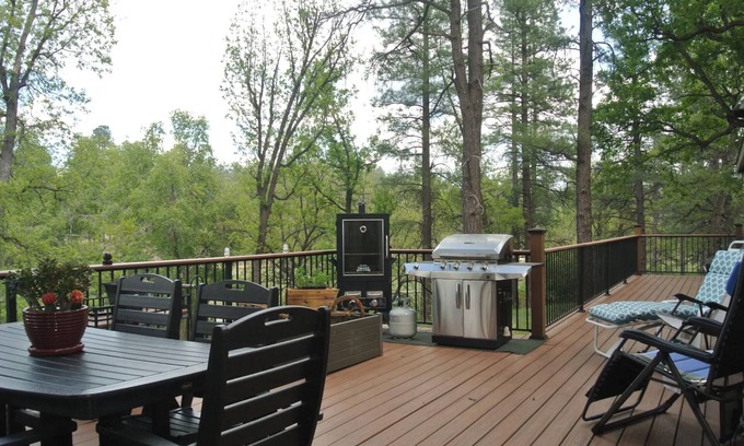 Payson House | Mountain Meadows - 3 Bd 2 Ba home - Private Deck, Jacuzzi, Pets Welcome!