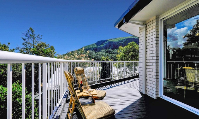 Mount Coolum House | Mountain Meets Beach- Pet & Family Friendly