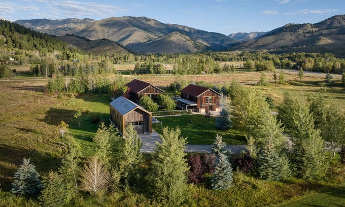 Sun Valley Apartment | MOUNTAIN MODERN NORTH KETCHUM/SUN VALLEY APARTMENT WITH DIRECT TRAIL ACCESS.