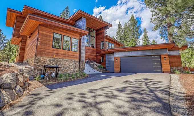 Ponderosa Palisades House | Mountain Modern with privacy and views in gated community
