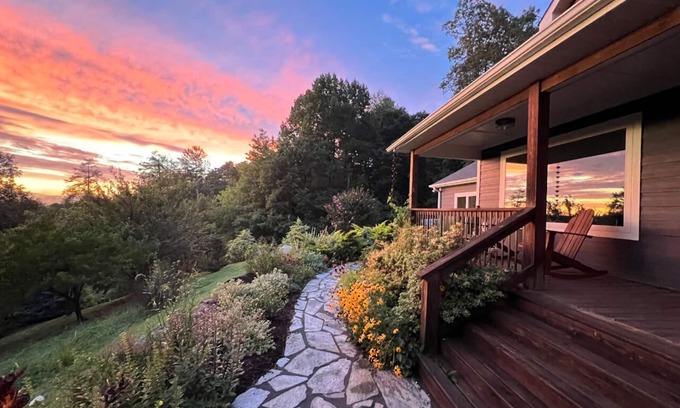 Weaverville House | Mountain Over Main Street | 5 Min. to Downtown Weaverville, Fire Pit & Views!