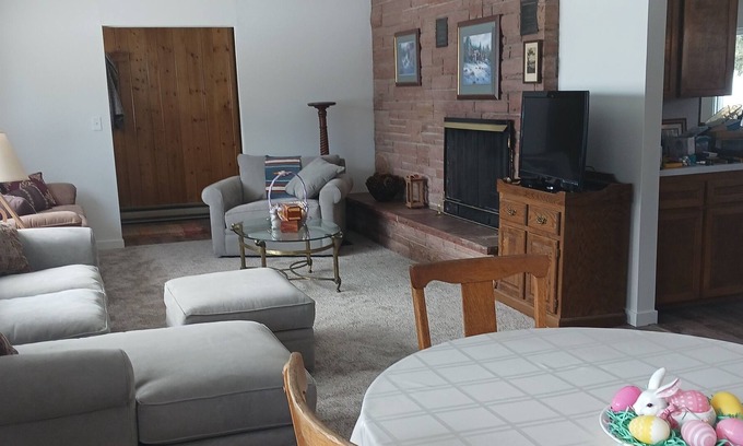 Foxpark House | Mountain retreat for the whole family or group.