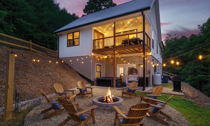 Mars Hill House | Mountain Retreat~Game Rm~Hot Tub~FirePit~Mtn Views