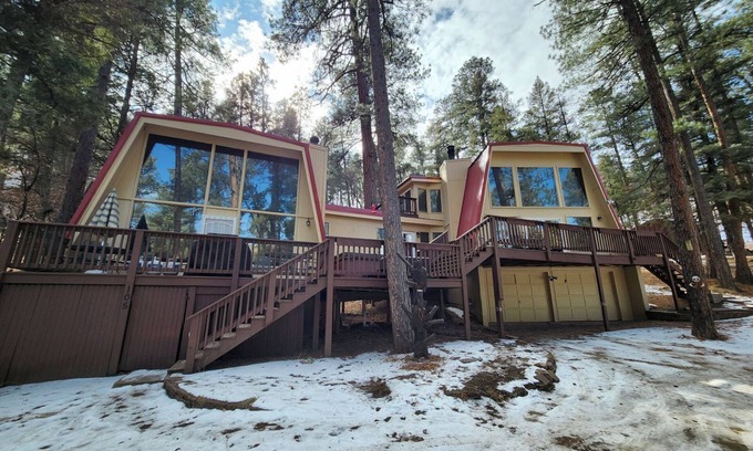 Ruidoso Ski Chalet | Mountain Retreat ~ Hot Tub ~ Pool Table ~ 5 bed/4bath - 17 pple!