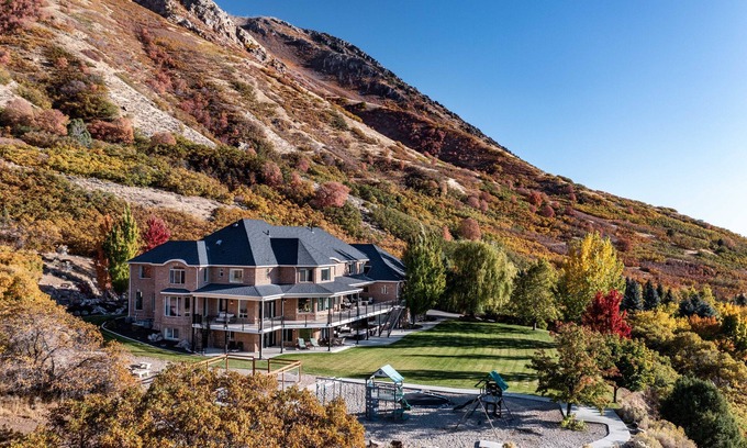 Alpine House | Mountain Retreat: Unparalleled Views, Indoor Gym