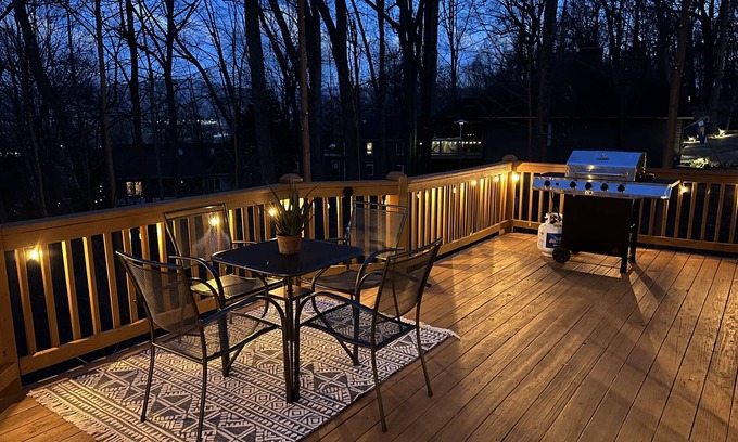 McGaheysville House | 🏔Mountain retreat⛷ 400Mbps | Hot Tub | BBQ | Pets | Deck | 3300ft2 | King Bed
