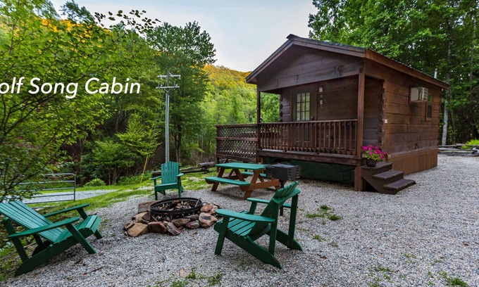 Topton Cabin | Mountain Serenity & Close to Hiking, Rafting, Fishing and Kayaking. "Wolf Song"