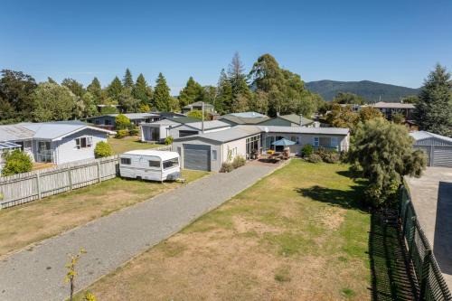 Te Anau House | Mountain Serenity - Te Anau Holiday Home
