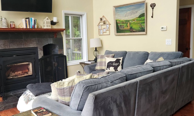 Lambertville House | Mountain side house with game room, hot tub, firepit 1 mile from Lambertville